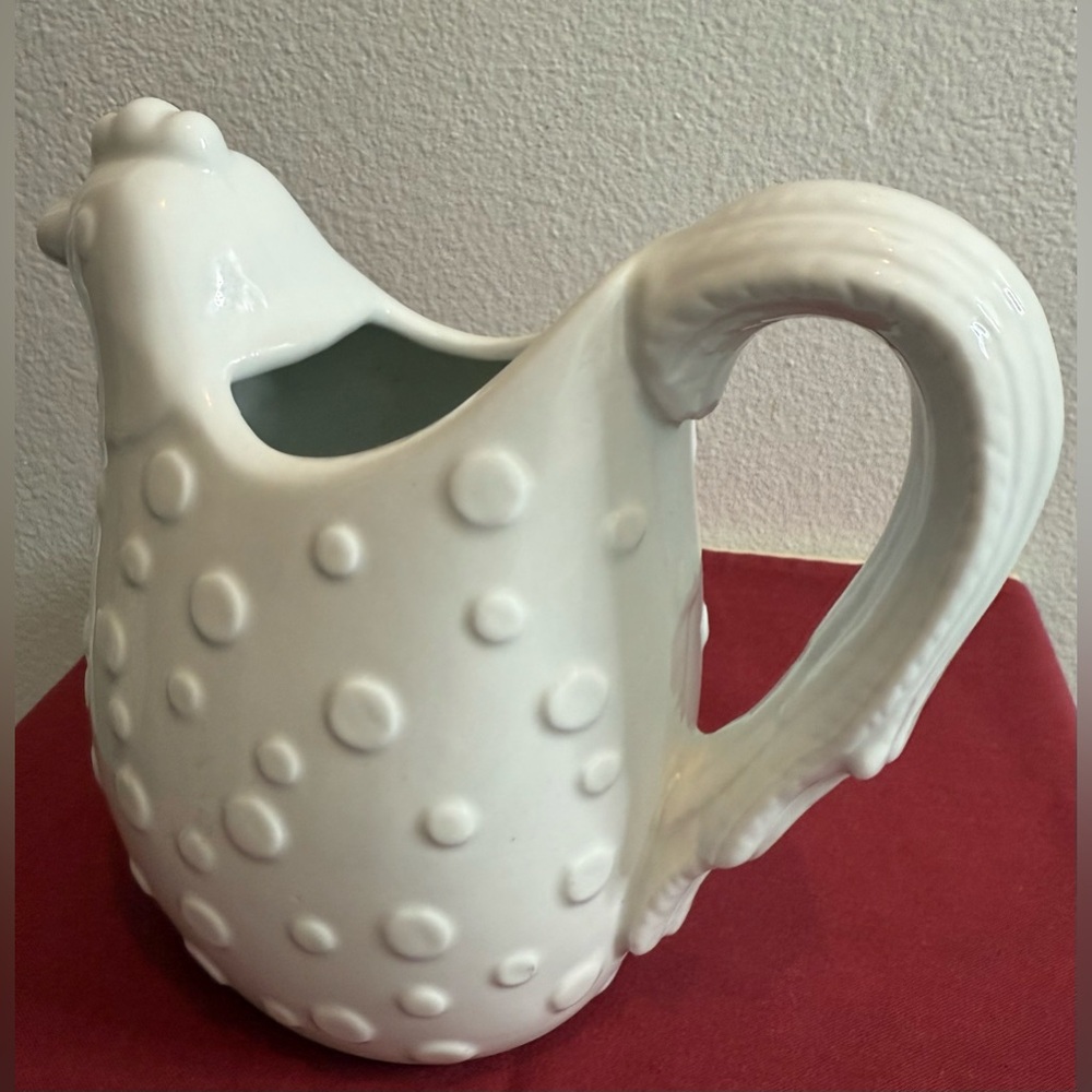 Boston Warehouse white chicken pitcher. 4.5 cups vintage - Picture 3 of 11